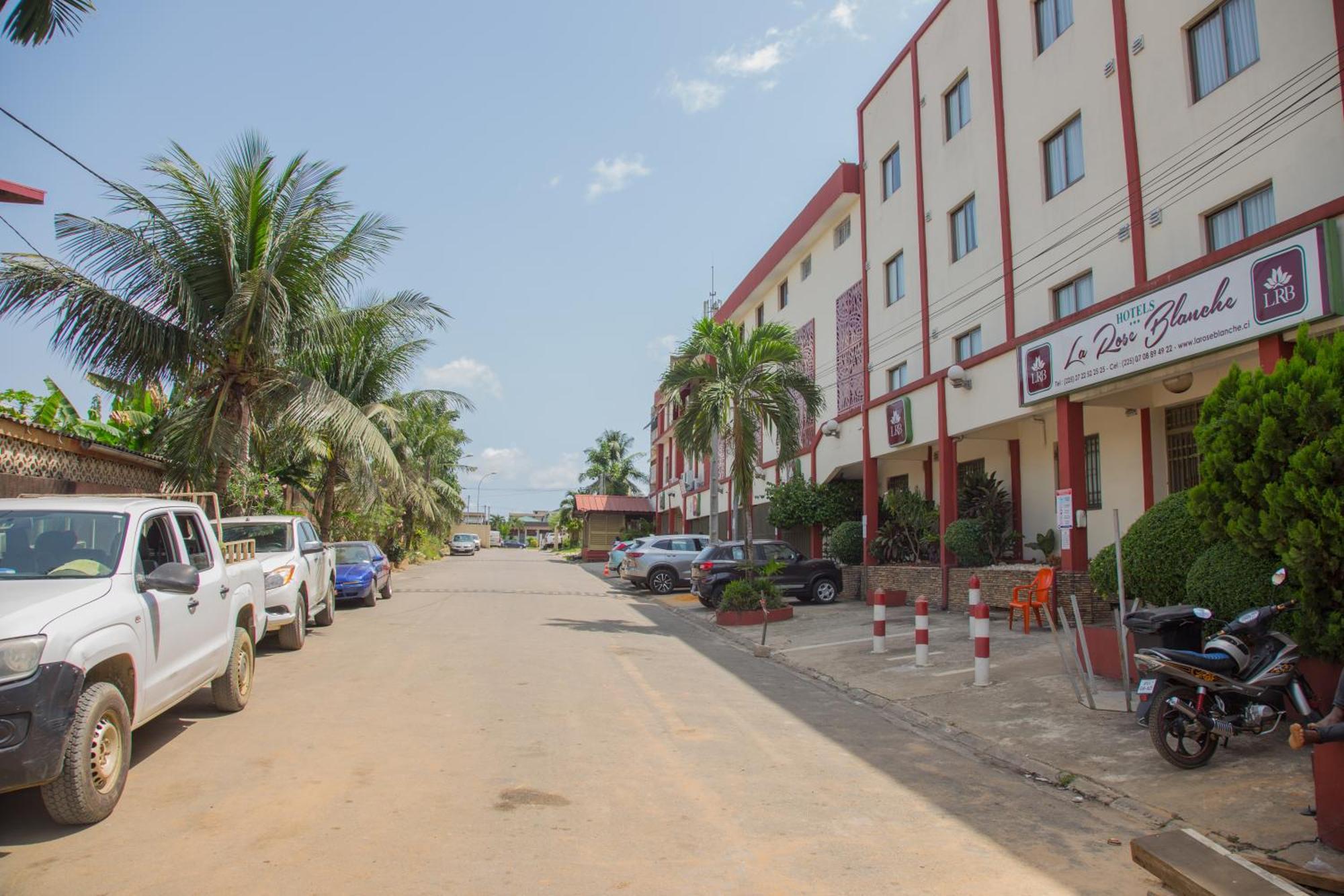 Hotel La Rose Blanche Abiyán Exterior foto